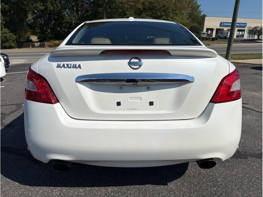 Nissan Maxima  2010