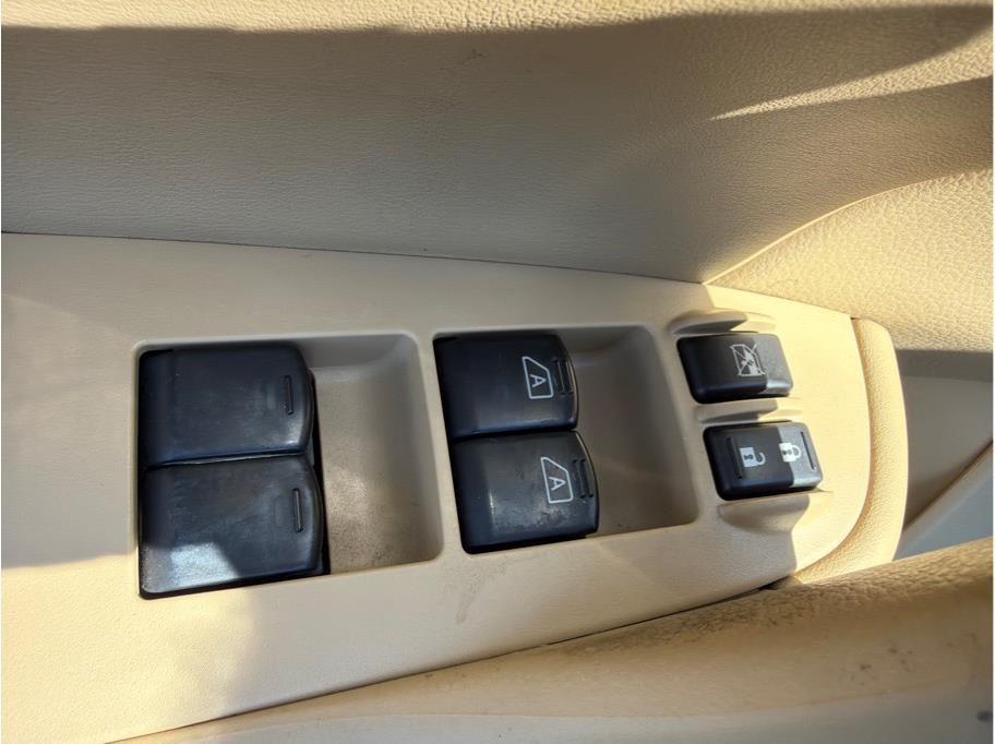 Nissan Maxima  2010