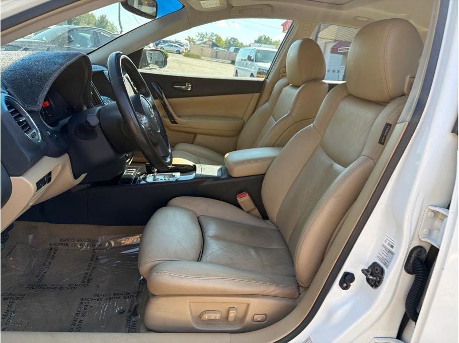 Nissan Maxima  2010