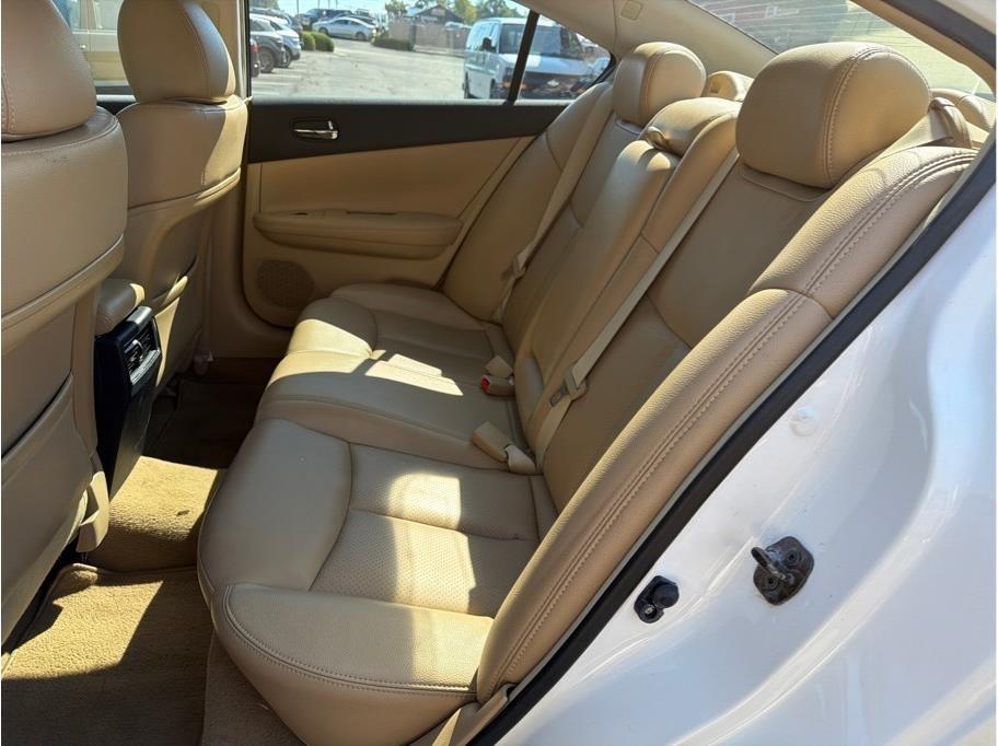 Nissan Maxima  2010