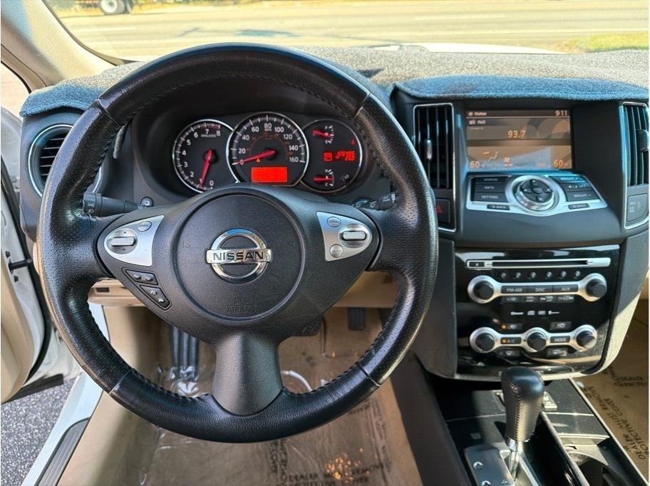 Nissan Maxima  2010