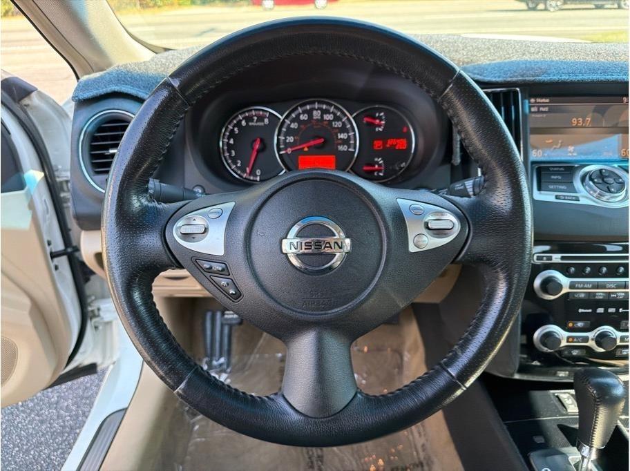Nissan Maxima  2010