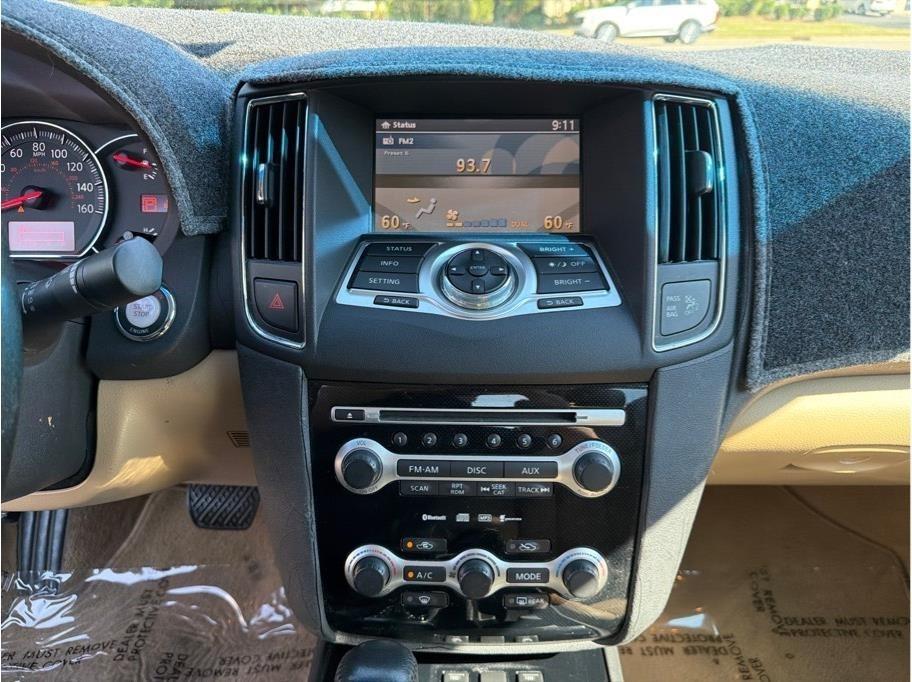 Nissan Maxima  2010