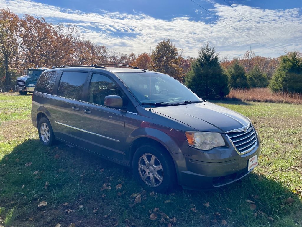 2010 Chrysler Town & Country TOURING PLUS