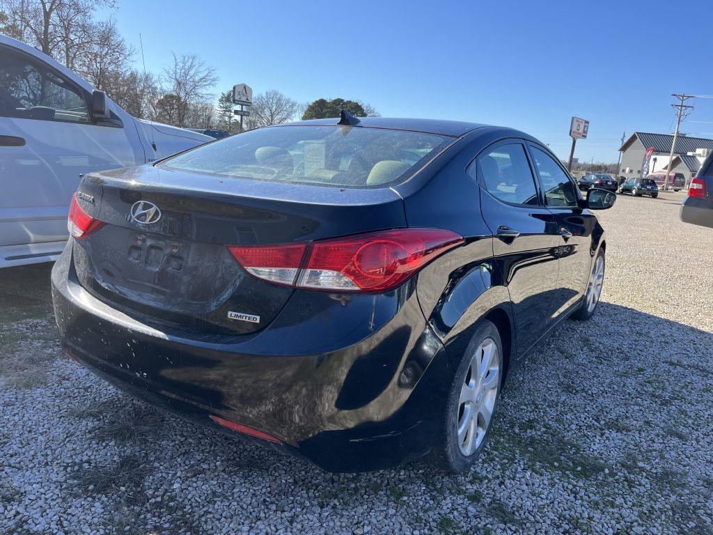 Hyundai Elantra  2013