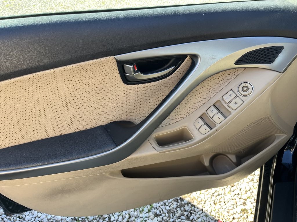 Hyundai Elantra  2013