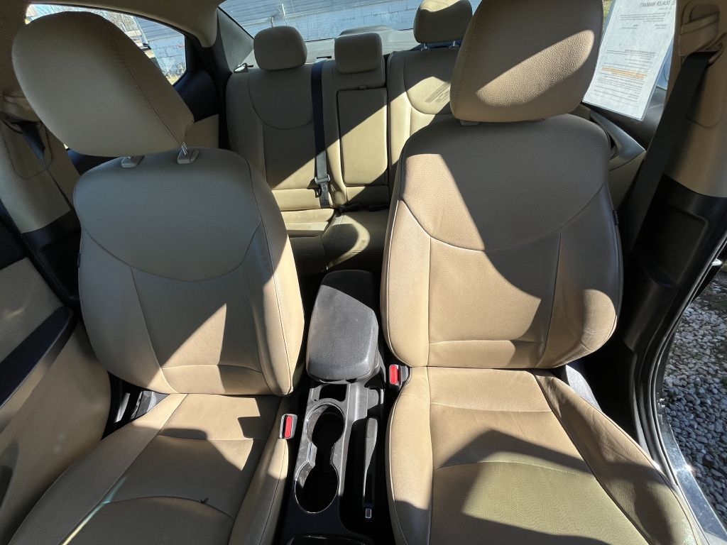 Hyundai Elantra  2013