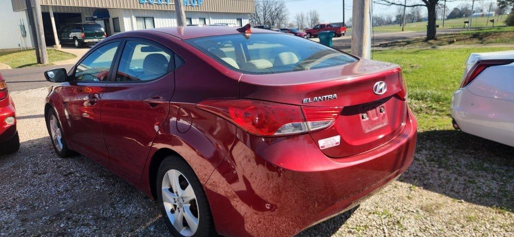 Hyundai Elantra  2013