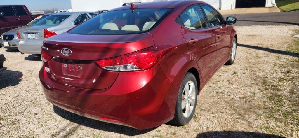 Hyundai Elantra  2013