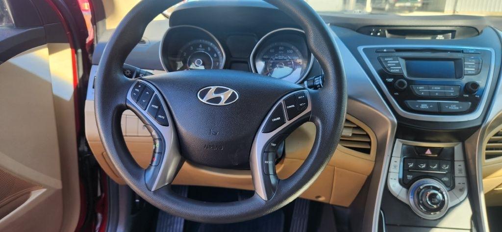 Hyundai Elantra  2013