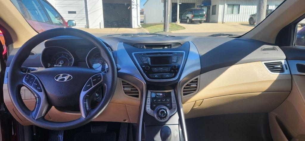 Hyundai Elantra  2013