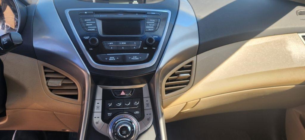 Hyundai Elantra  2013