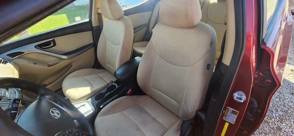 Hyundai Elantra  2013