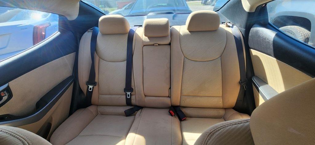 Hyundai Elantra  2013