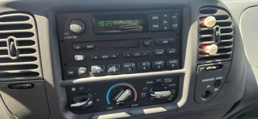 Ford F-150  2001