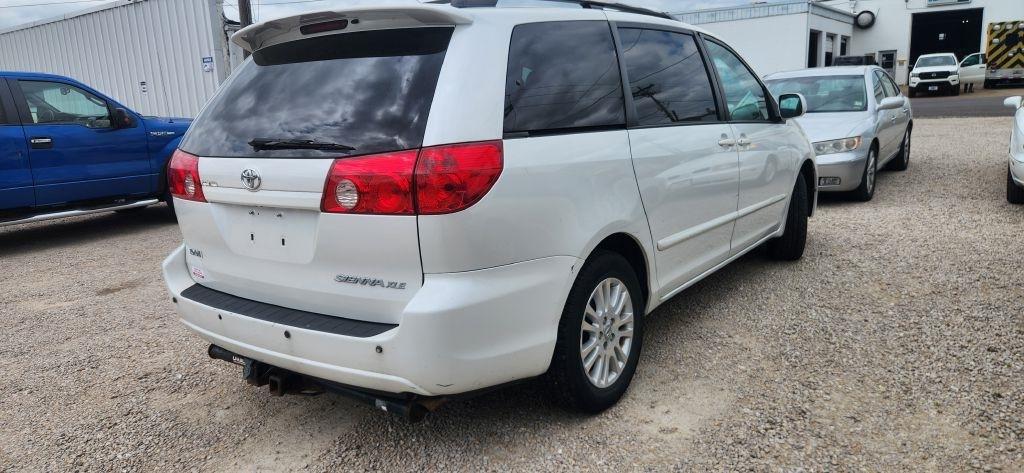 Toyota Sienna  2008