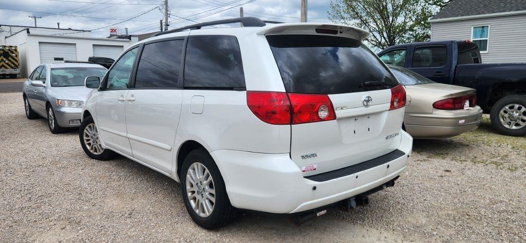 Toyota Sienna  2008