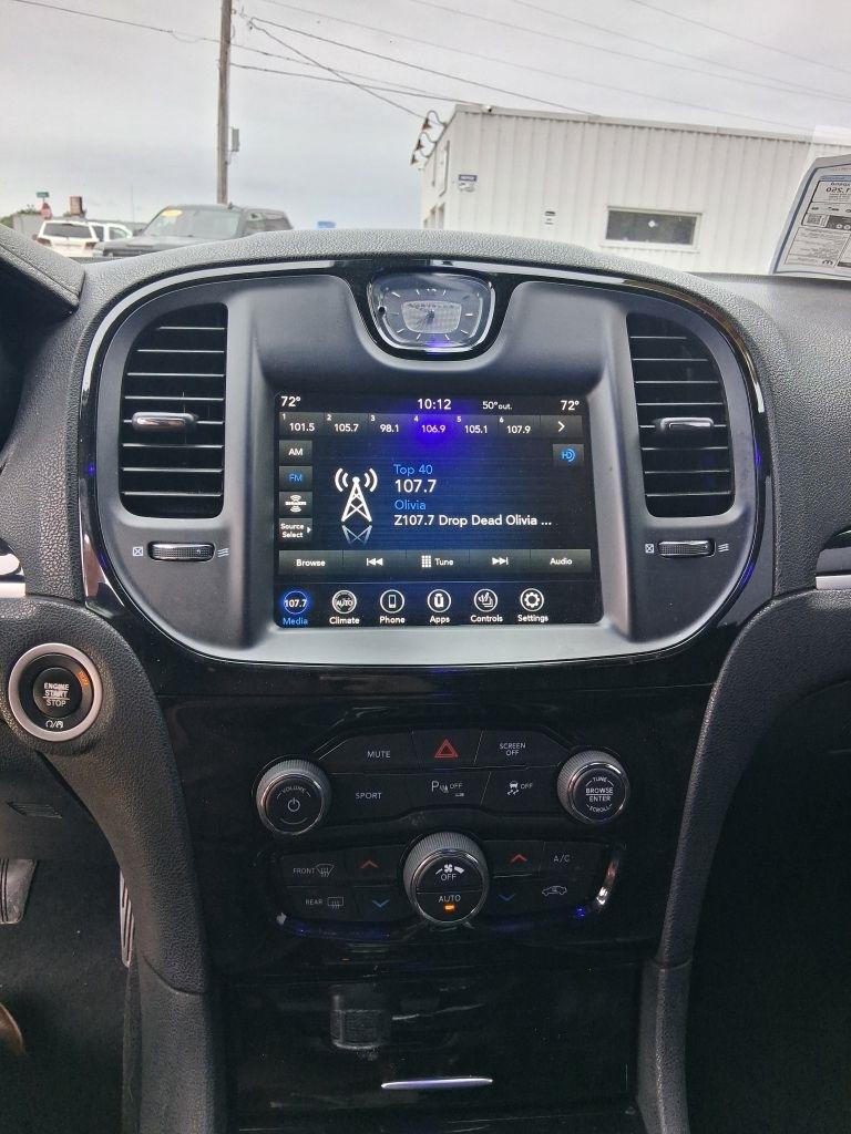 Chrysler 300  2021