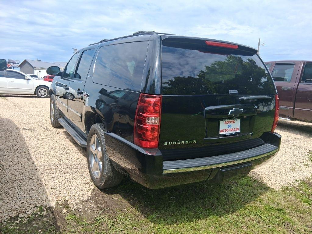 Chevrolet Suburban  2013