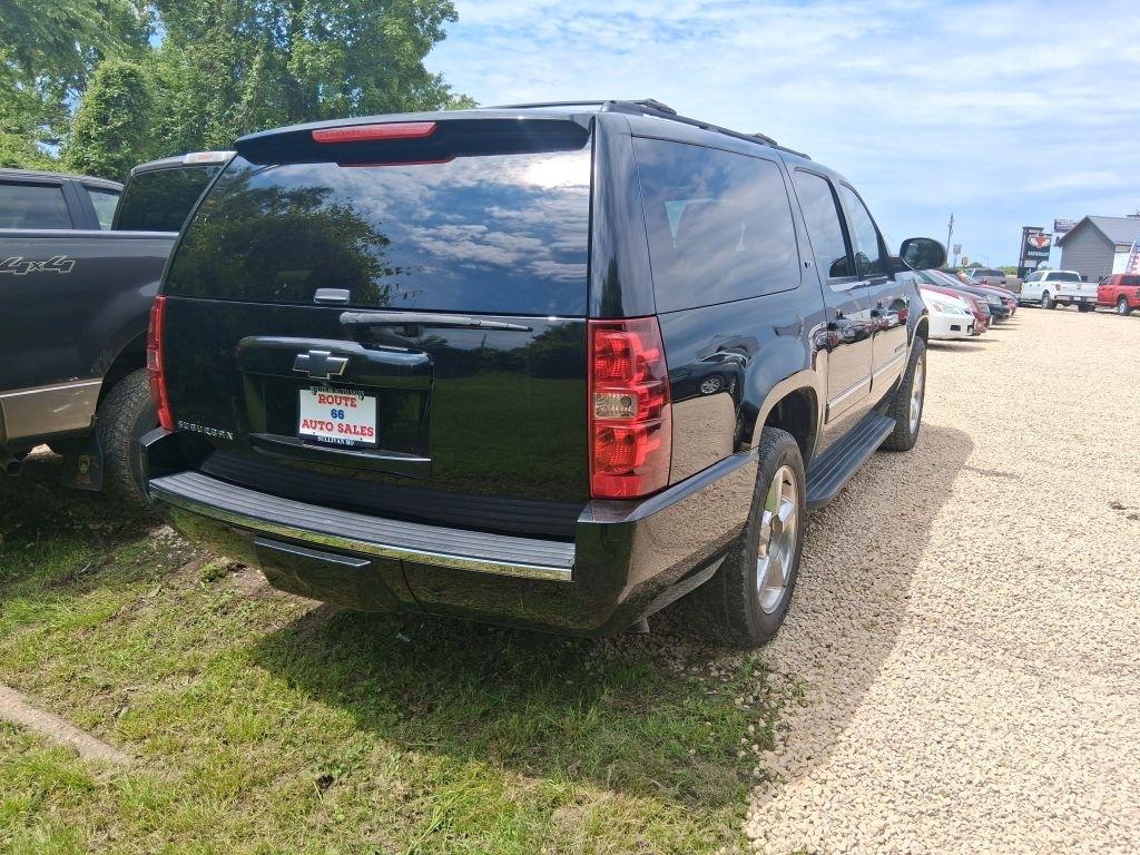 Chevrolet Suburban  2013