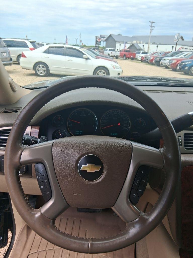 Chevrolet Suburban  2013