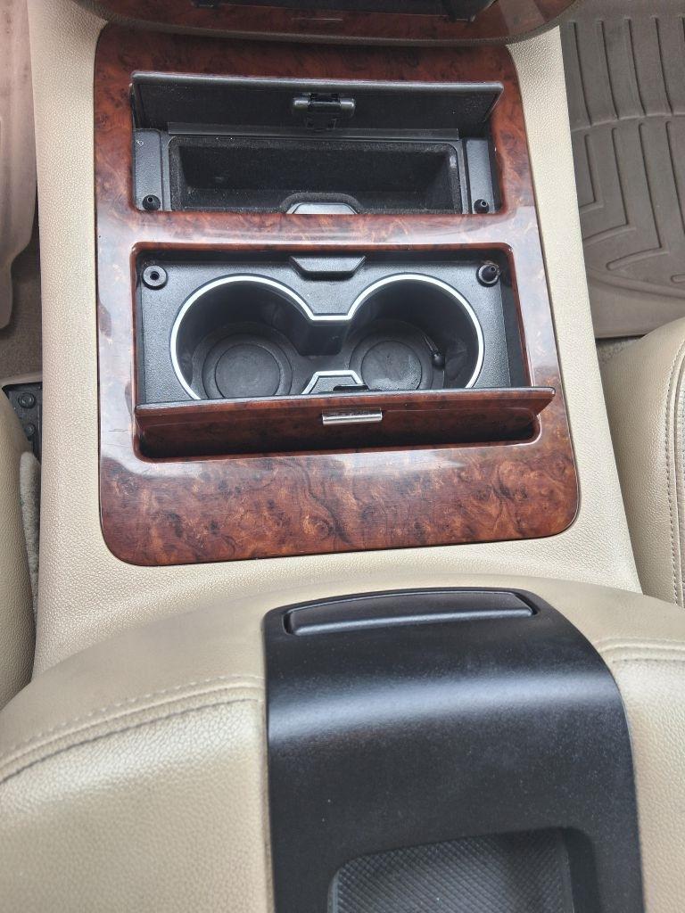 Chevrolet Suburban  2013
