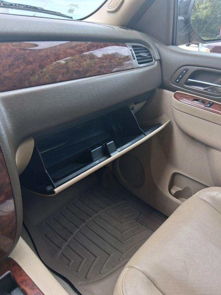 Chevrolet Suburban  2013