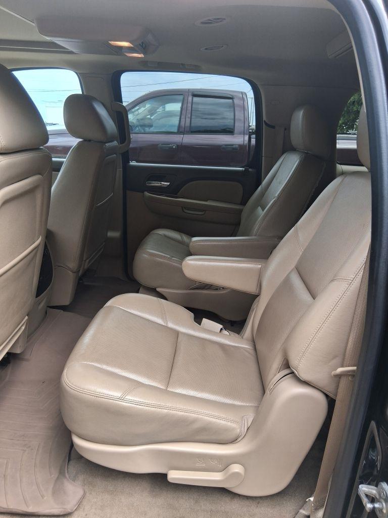 Chevrolet Suburban  2013