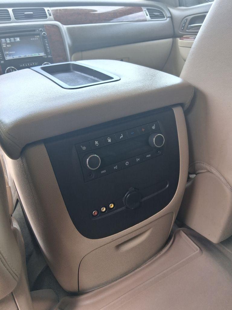 Chevrolet Suburban  2013