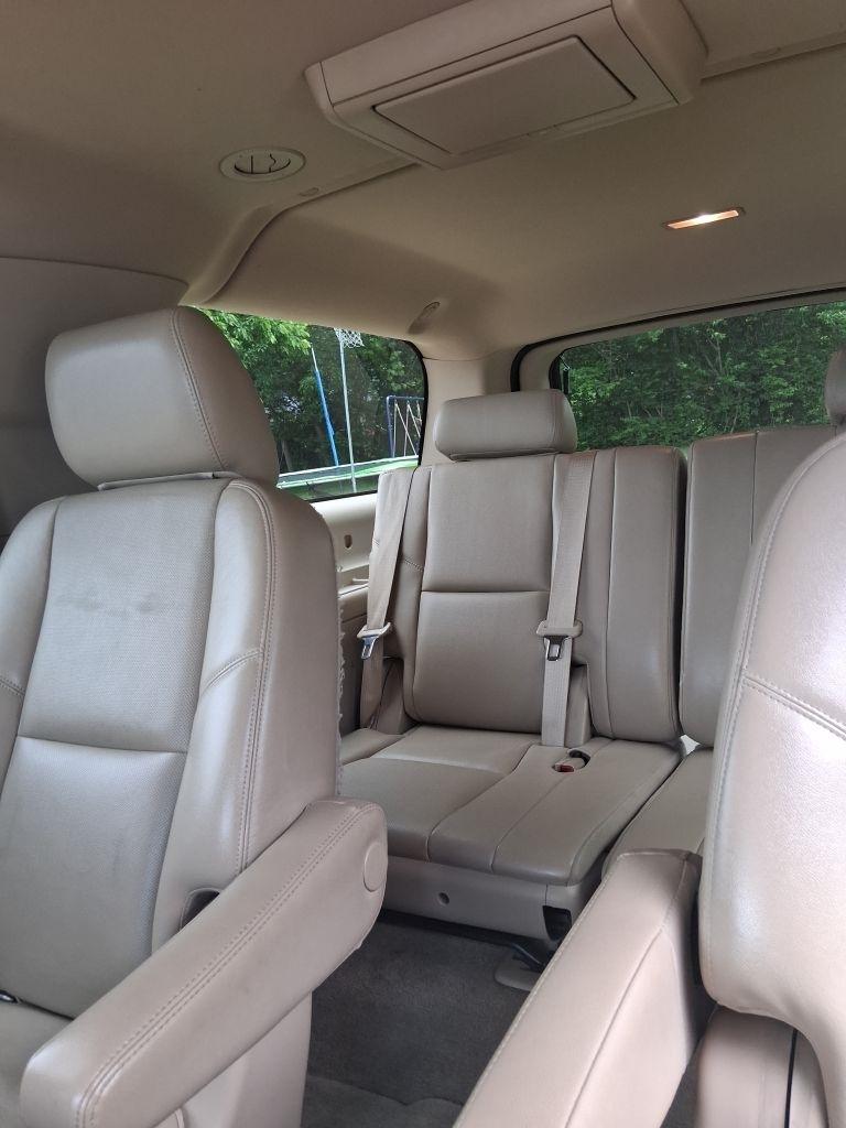 Chevrolet Suburban  2013