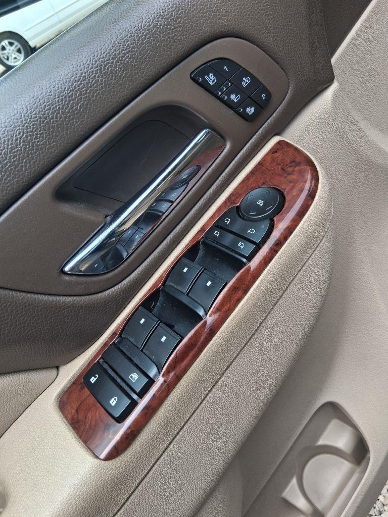 Chevrolet Suburban  2013
