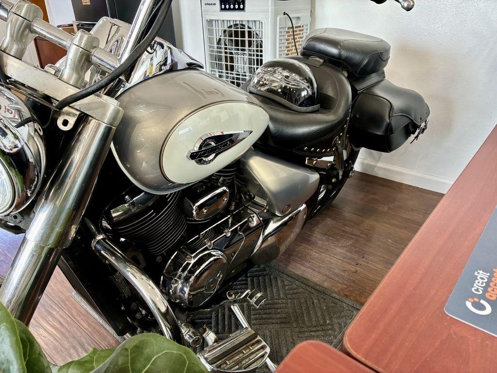 Suzuki VL800  2004