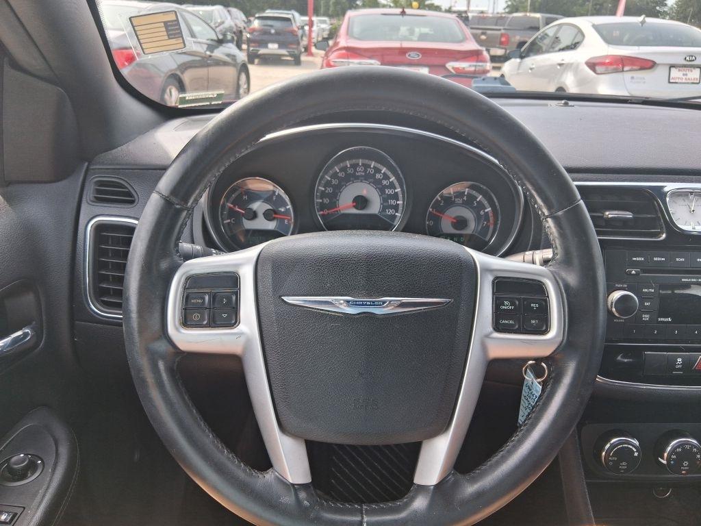 Chrysler 200  2013