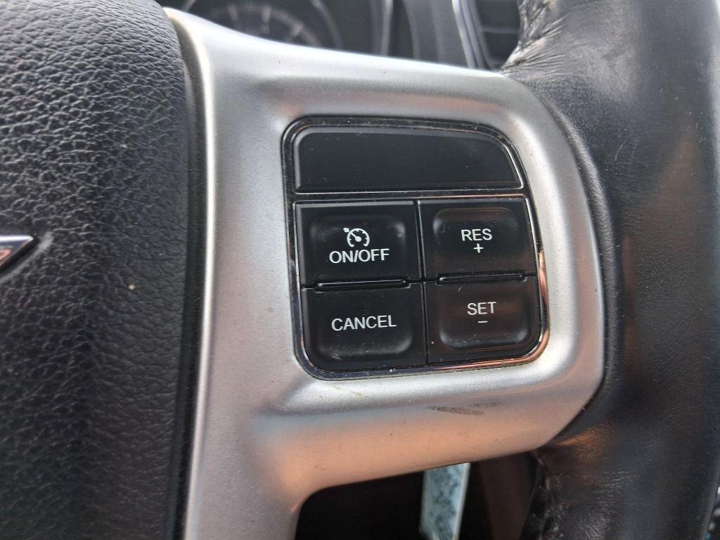Chrysler 200  2013