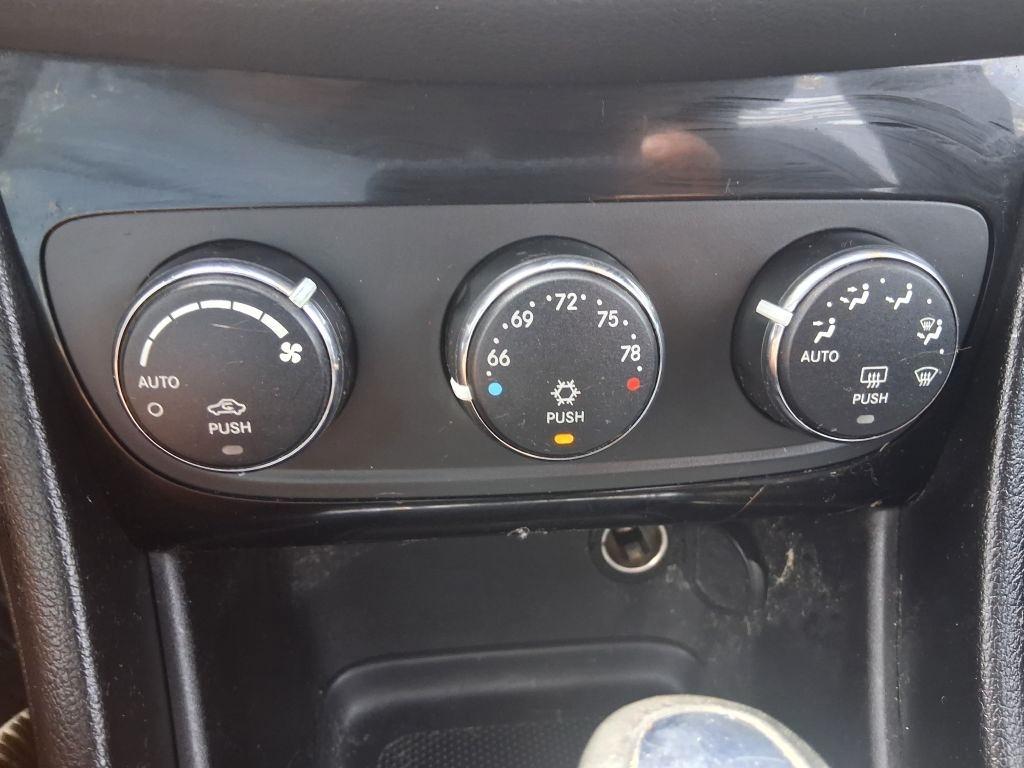 Chrysler 200  2013