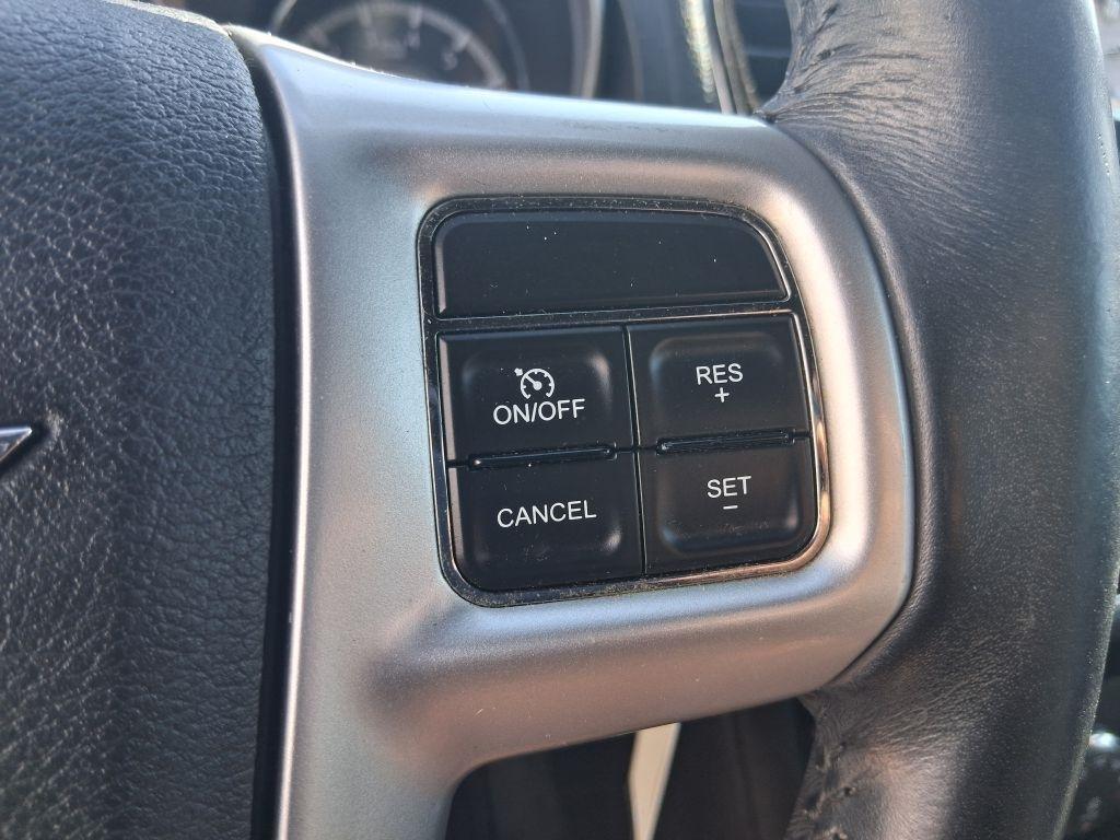 Chrysler 200  2012