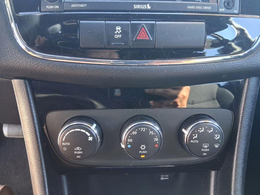 Chrysler 200  2012