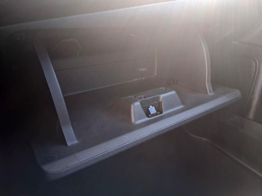 Chrysler 200  2012
