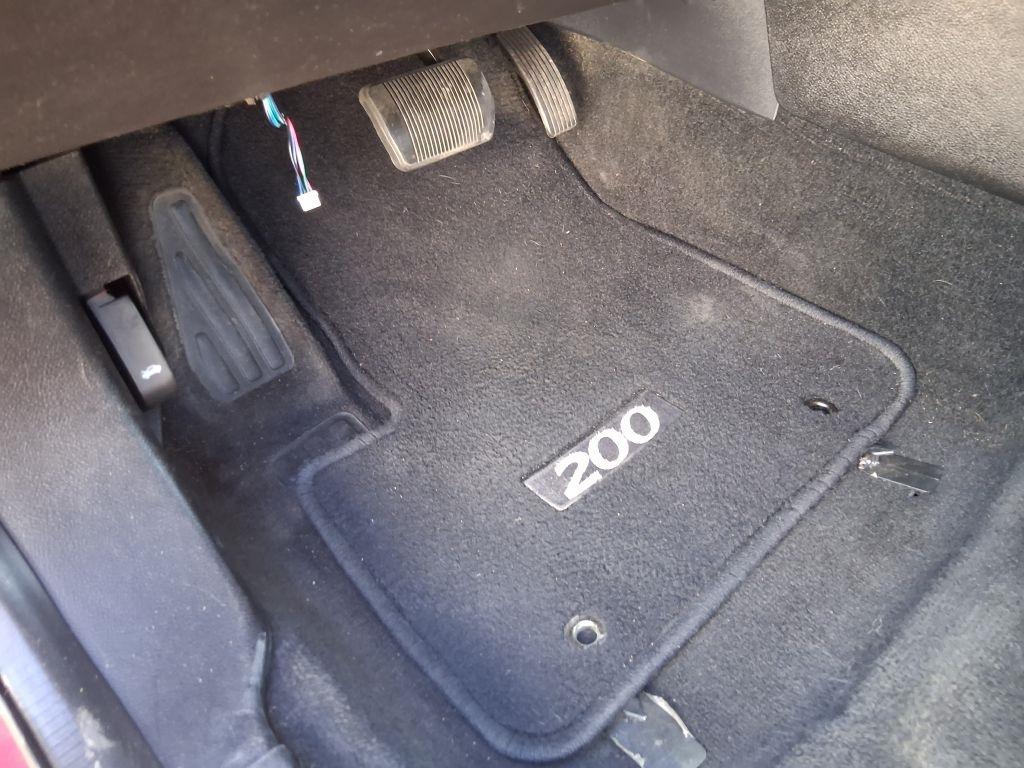 Chrysler 200  2012