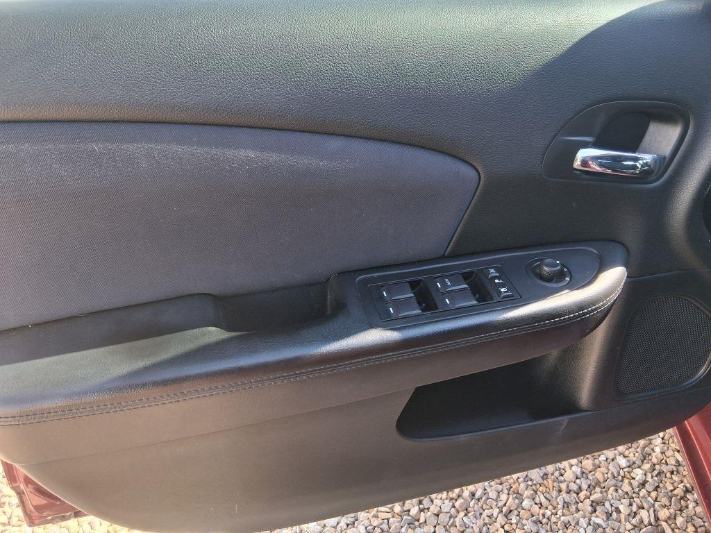 Chrysler 200  2012