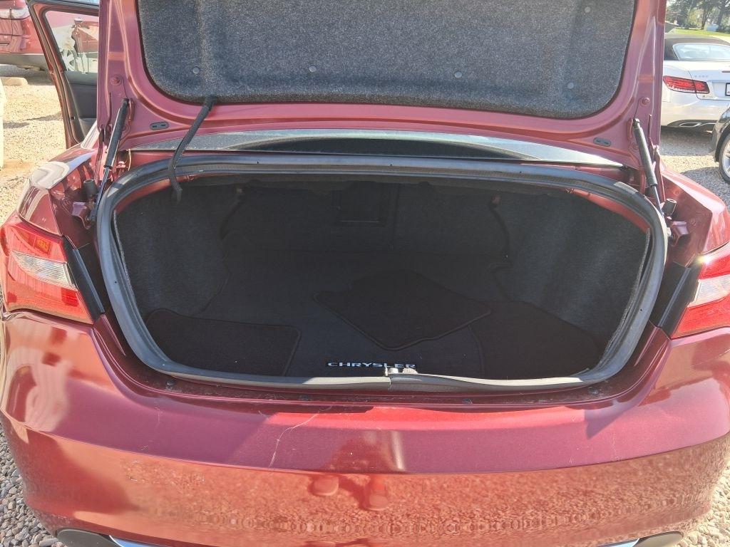 Chrysler 200  2012