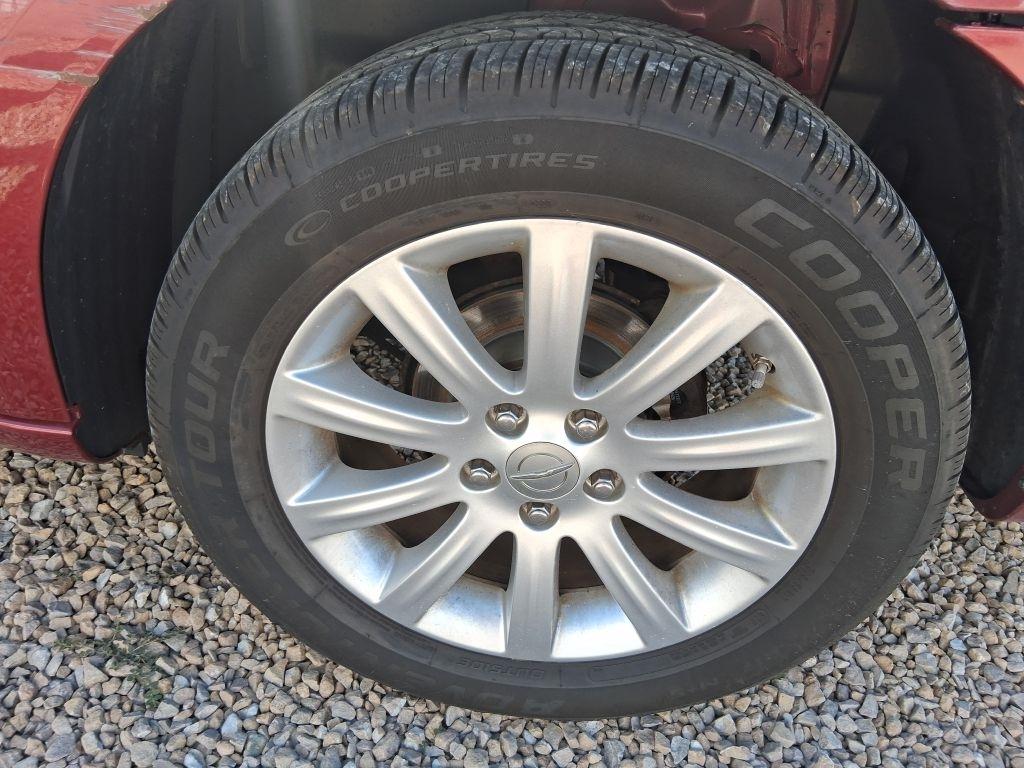 Chrysler 200  2012