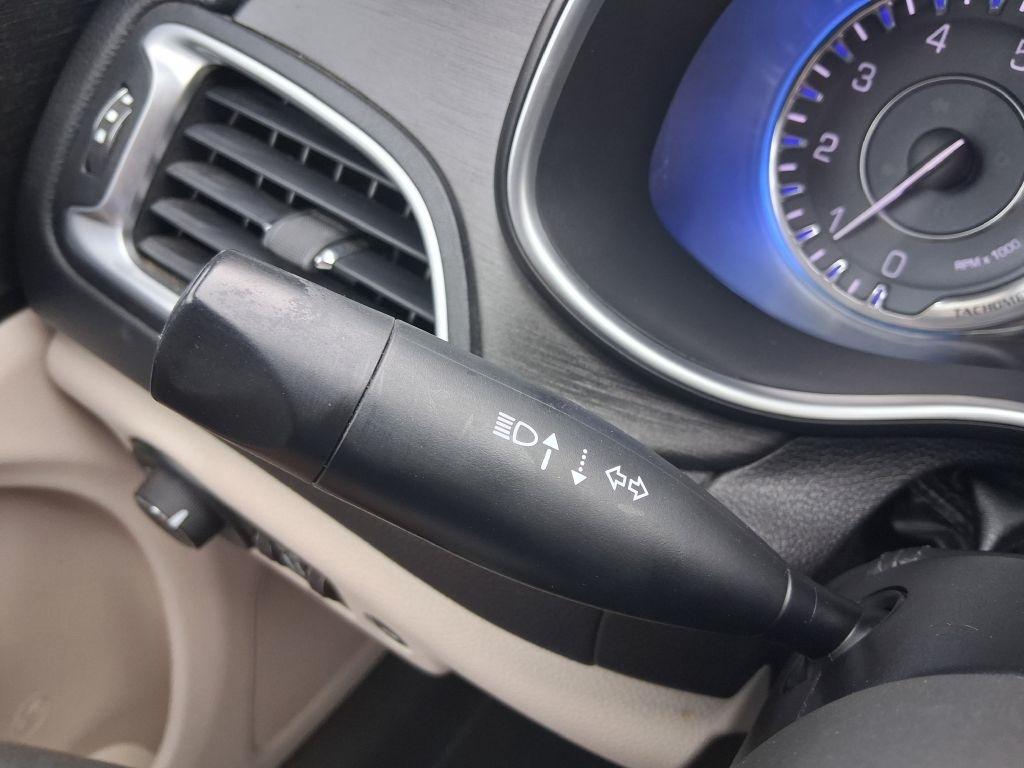Chrysler 200  2016