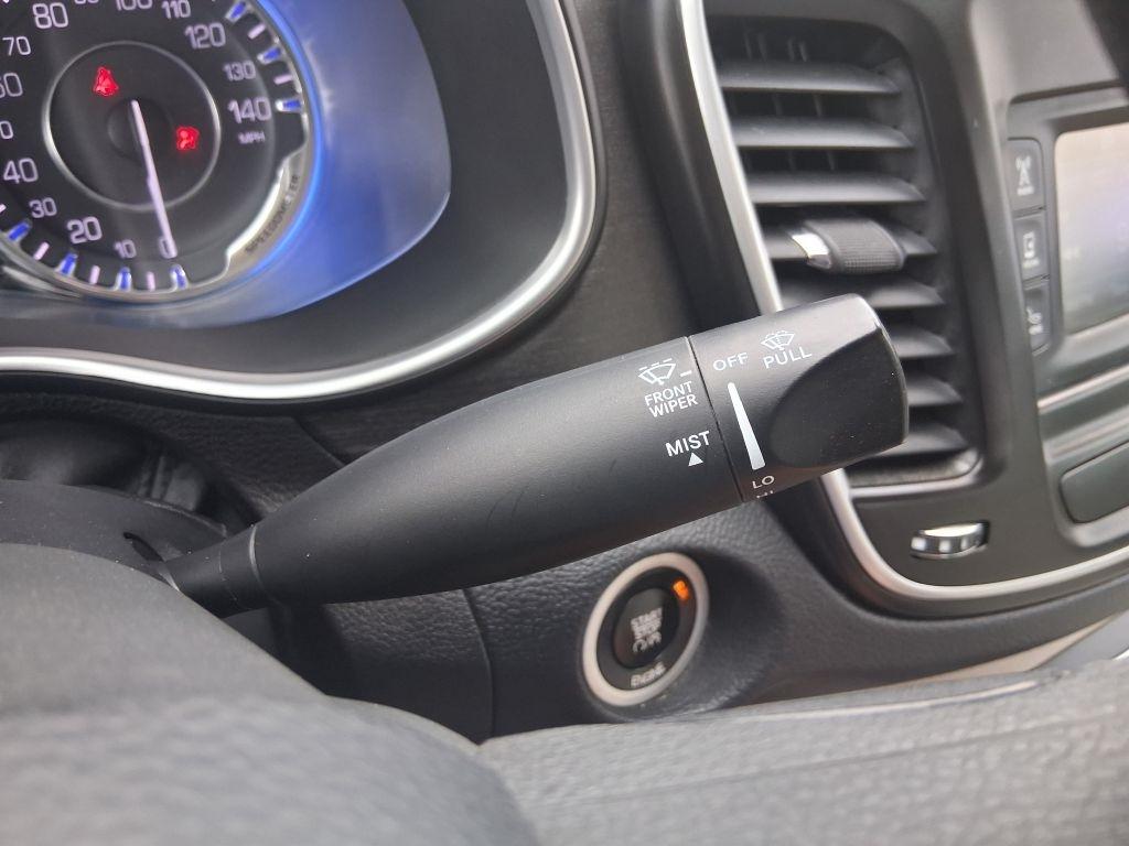Chrysler 200  2016