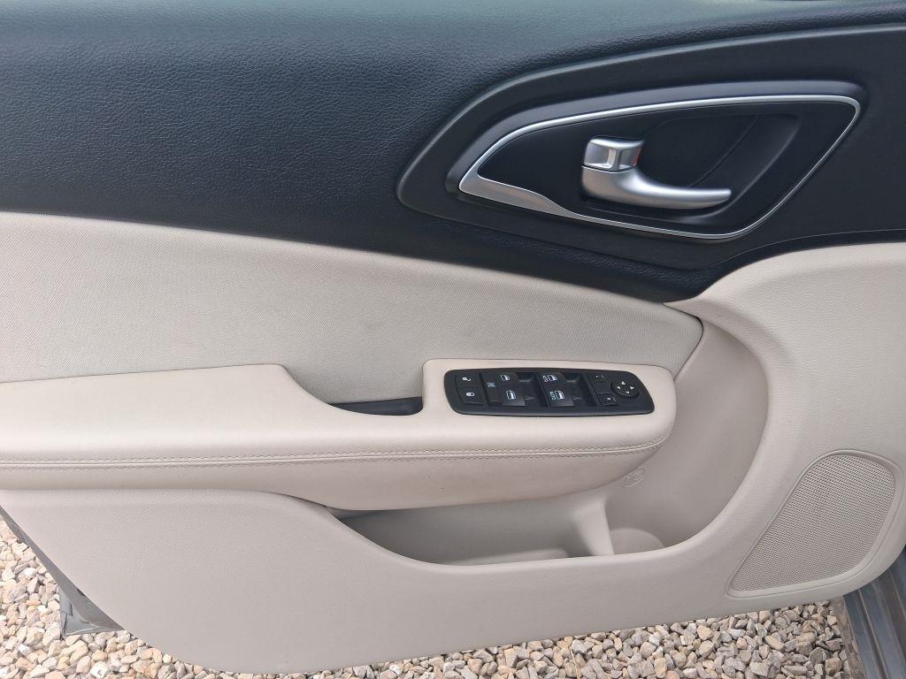 Chrysler 200  2016
