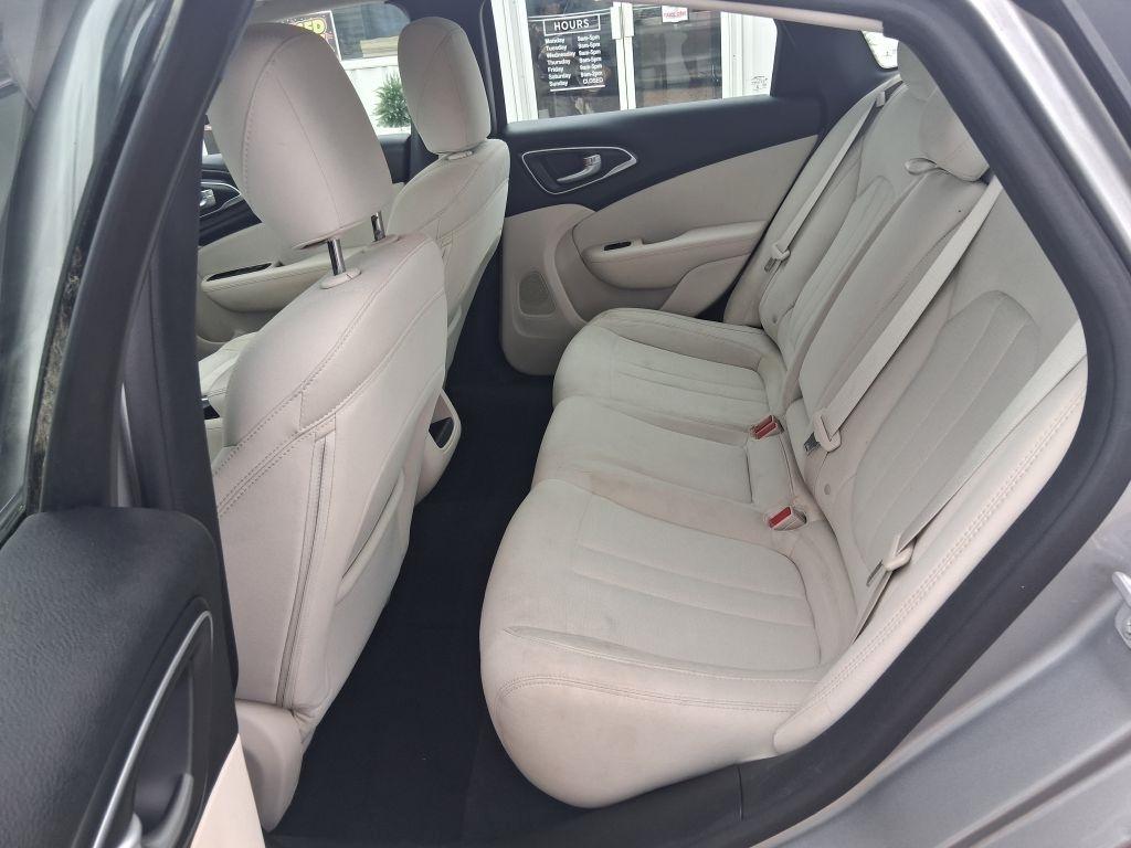 Chrysler 200  2016