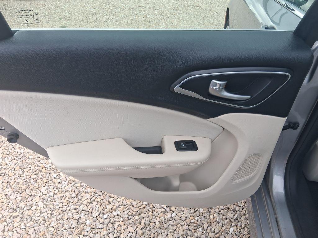 Chrysler 200  2016