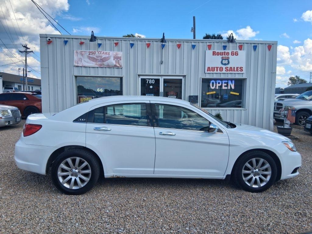 Chrysler 200  2013