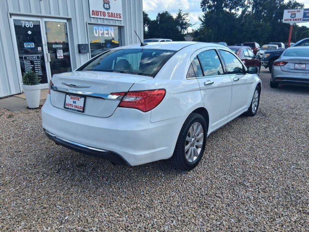 Chrysler 200  2013