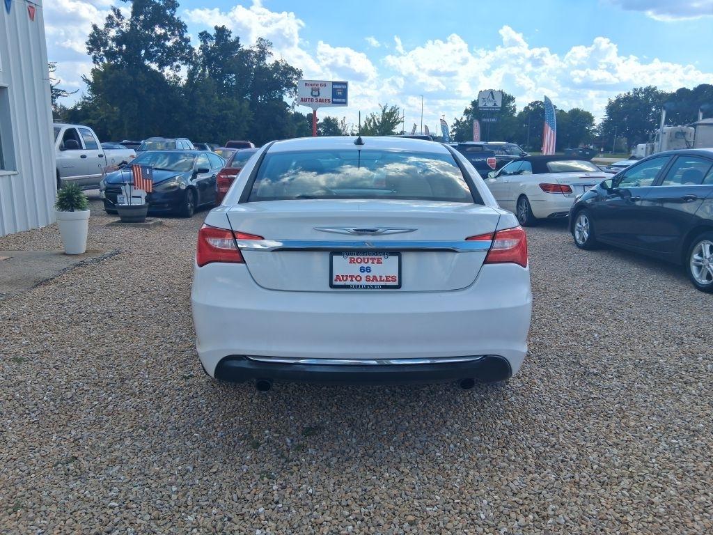 Chrysler 200  2013